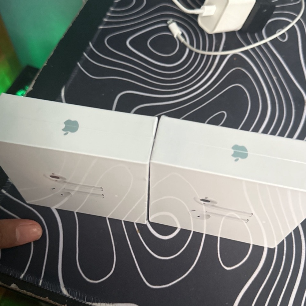 AirPods - Picture 4 of 5